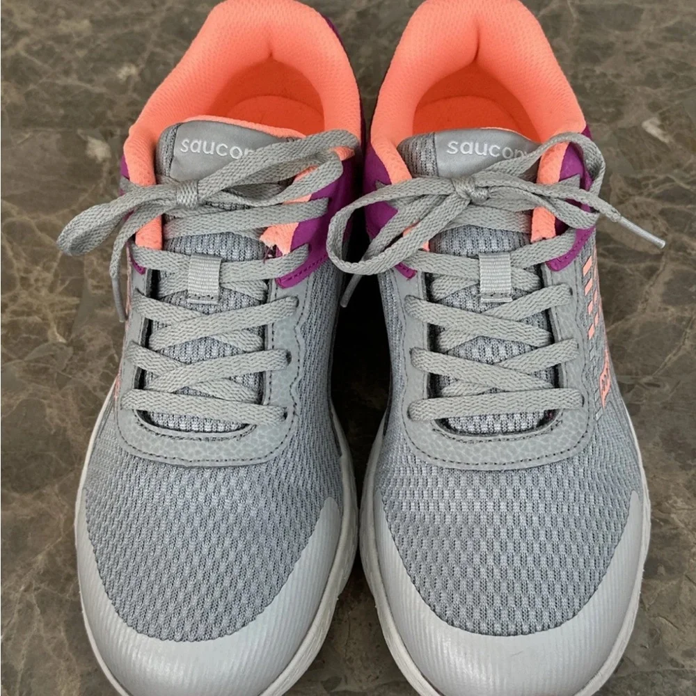 Saucony S-Wind Youth Size 7 medium width Athletic Shoes Purple Gray Coral
